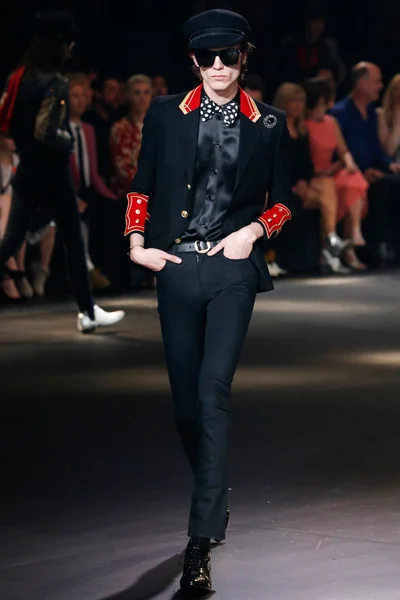 Look 76